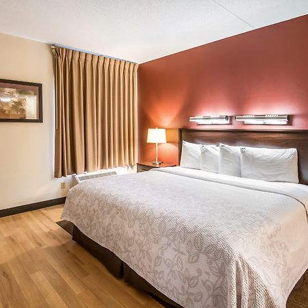 Red Roof Plus+ Long Island - Garden City Хемпстед Екстериор снимка